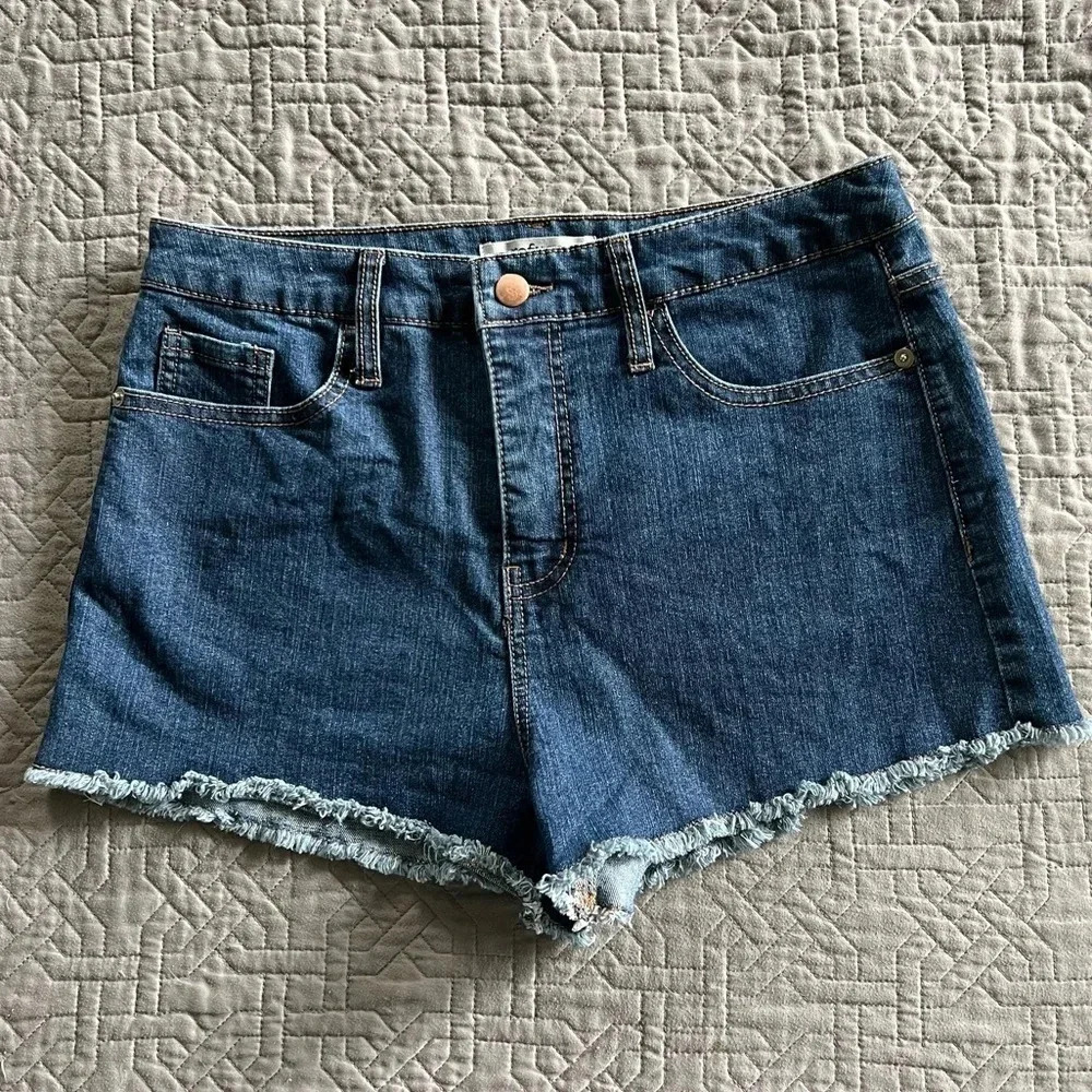 Refuge Denim Jean Shorts Frayed Hem Stretch Size 10 Festival